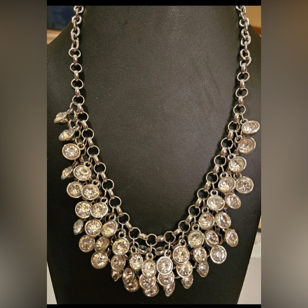 Silver tone cha cha necklace. Fun and versatile 22”